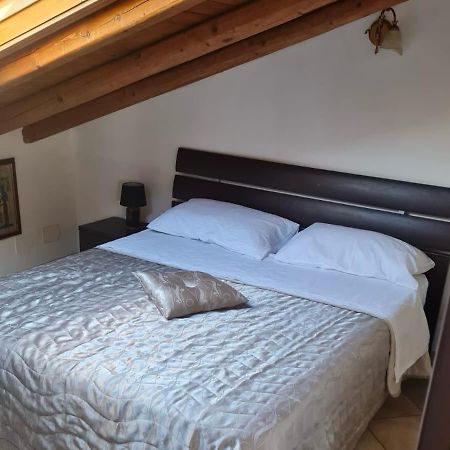 Casa Vacanza Lmt Aci Catena Luaran gambar