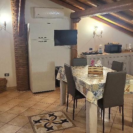 Casa Vacanza Lmt Aci Catena Luaran gambar