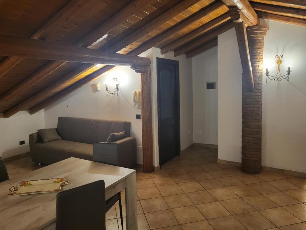 Casa Vacanza Lmt Aci Catena Luaran gambar