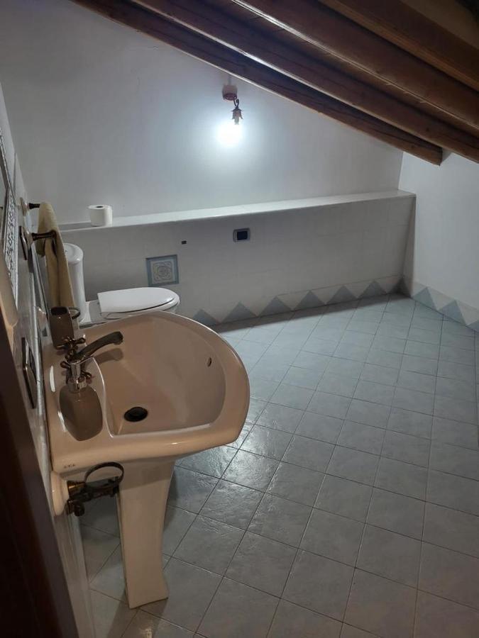 Casa Vacanza Lmt Aci Catena Luaran gambar