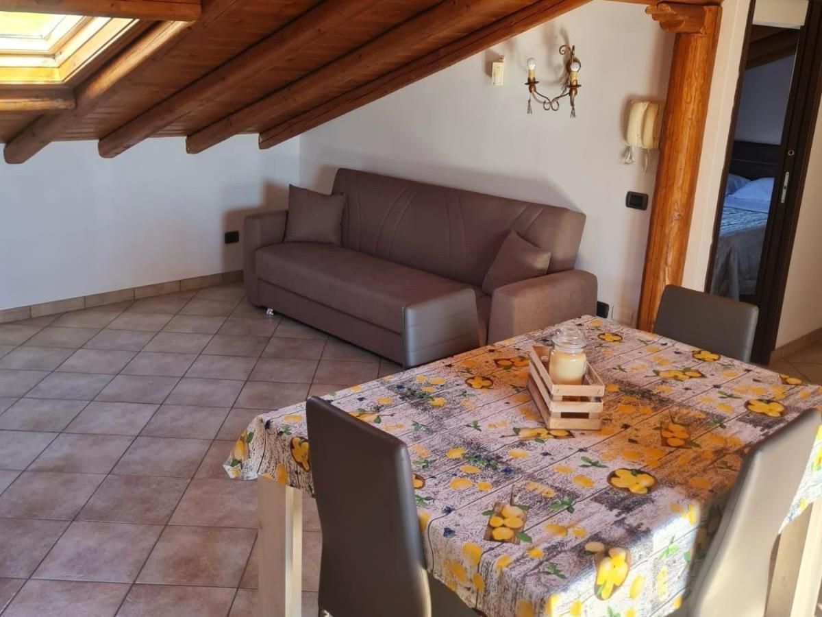 Casa Vacanza Lmt Aci Catena Luaran gambar